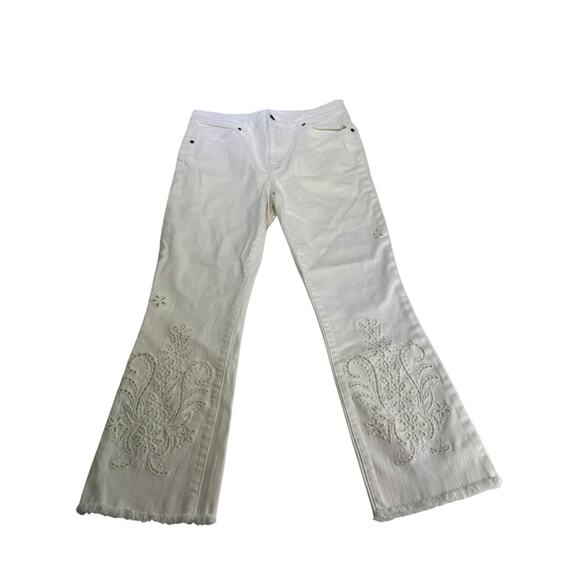 Johnny Was Cropped Baby Boot White Jeans women Flowers Eyelet size 32 - Picture 2 of 12